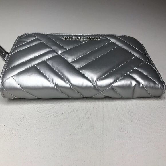 Michael Kors Peyton Lg Wristlet NWT